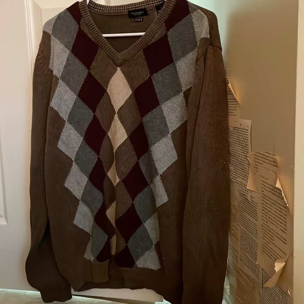 VanHeusen L sweater